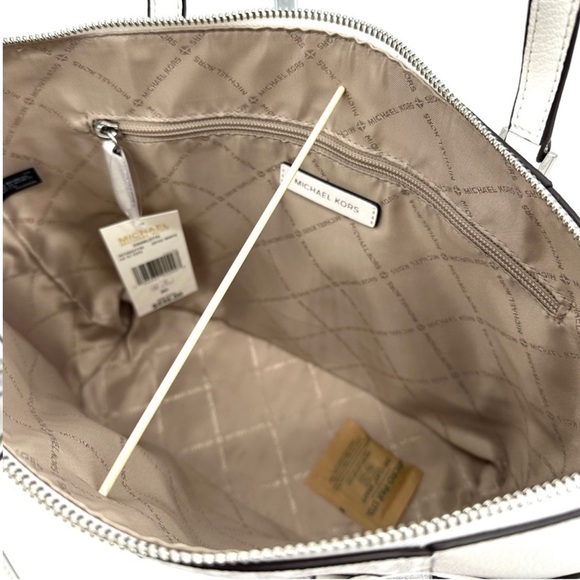 Michael Kors Large Charlotte Tote Bag Optic
White Leather - Picture 3 of 11